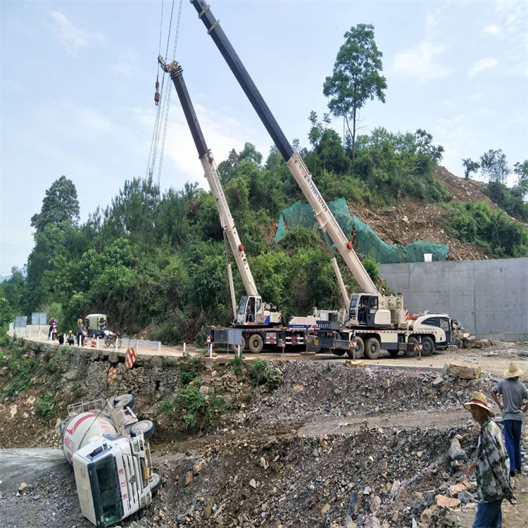 嘉兴南湖汽车掉沟里叫吊车救援要多少钱